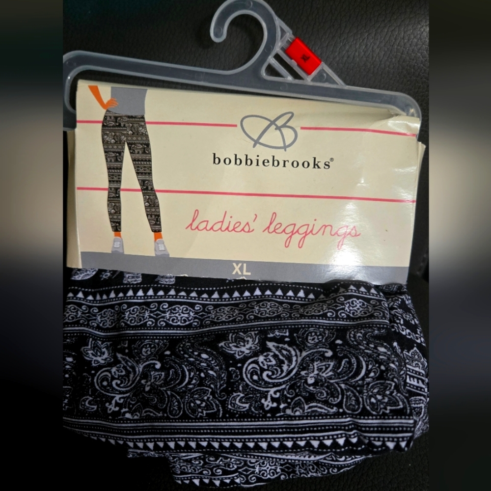Bobbie Brooks Black and White Bandana and Elephant Print Leggings